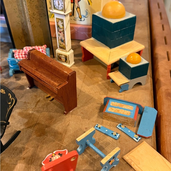 RARE Vintage Dora Kuhn Wooden Dollhouse & Hand Painted Furniture West Germany - Picture 15 of 16